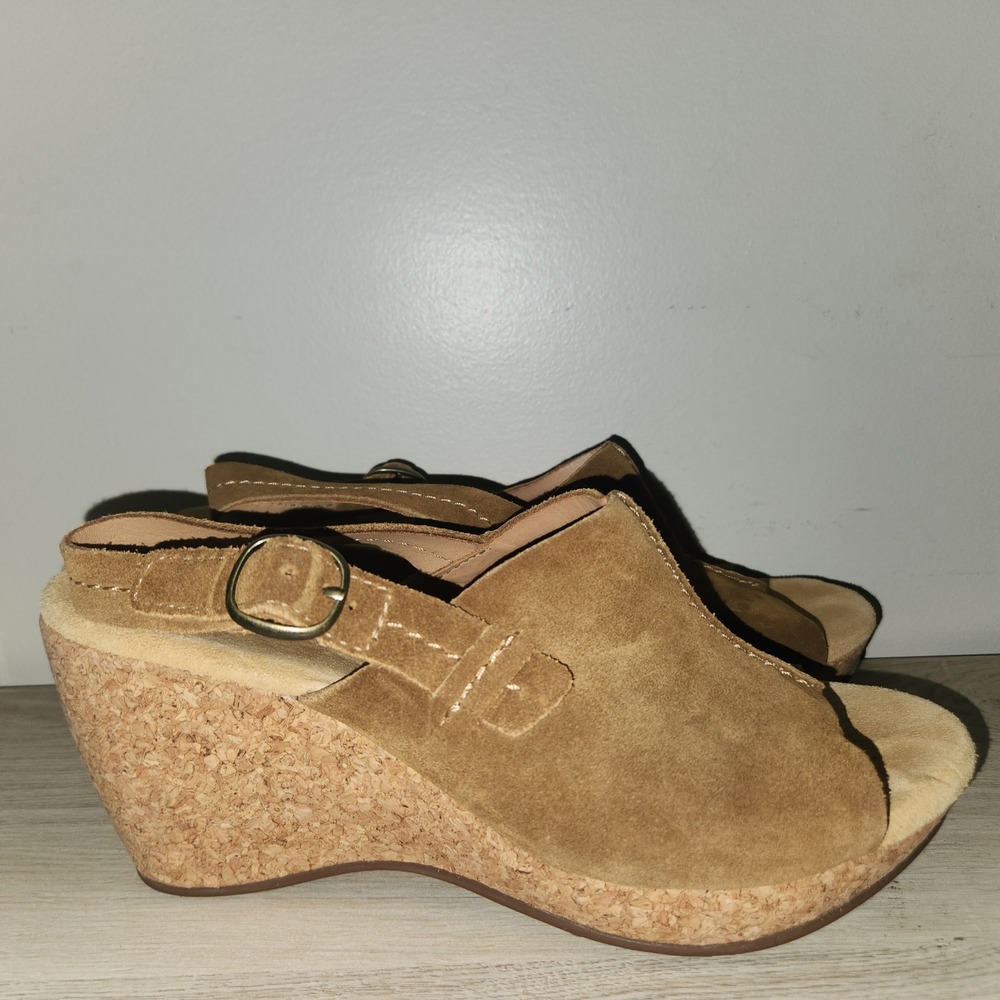 Clarks Elements Suede Wedge Sandals Adjustable Buckle Cork Heel Comfort